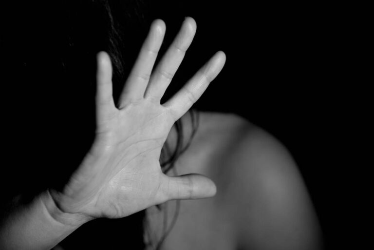ragazza violentata milano