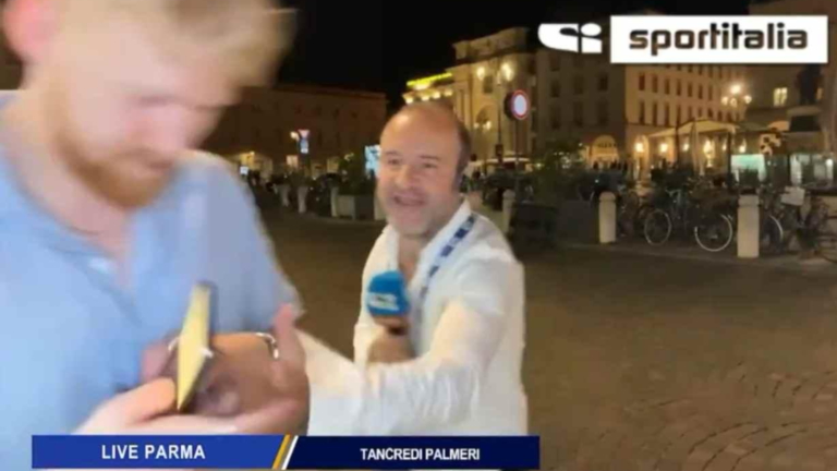 Tancredi Palmeri aggrione in diretta da un tifoso inglese