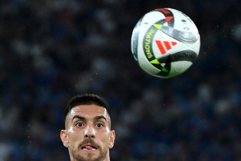 Addio alla Nazionale per un Ritorno alle Origini: Pellegrini Torna a Trigoria