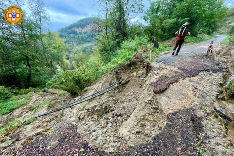 Eroi del Cielo e della Terra: Salvataggi Straordinari nel Cuore dell'Alluvione Bolognese