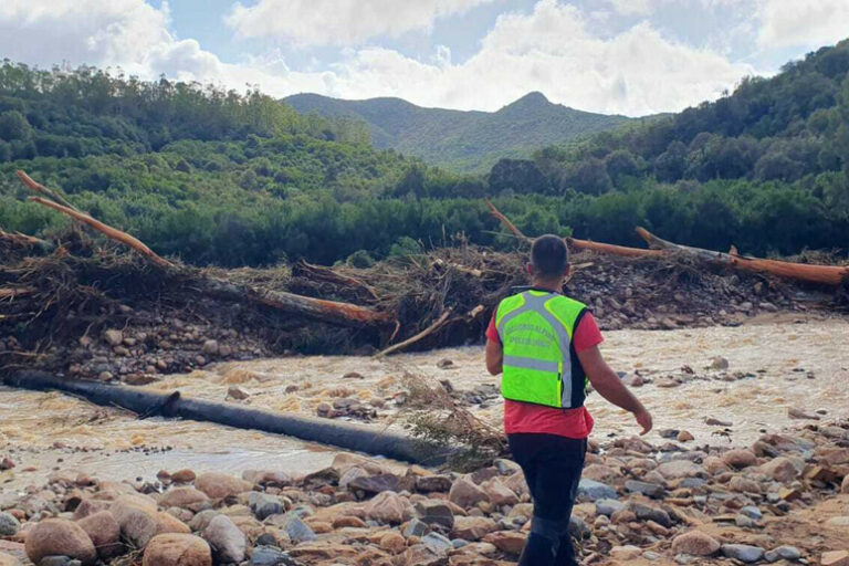 La Battaglia contro il Tempo: Droni e Squadre Speciali nella Ricerca del Velista Scomparso in Sardegna