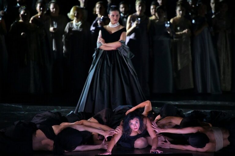 Spettacolo e Passione: La Vestale Illumina Jesi con un Tributo alla Callas