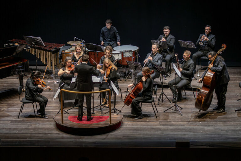 Un Ponte Musicale tra Avanguardia e Tradizione: La Magia di Schoenberg incontra la Schrammelmusik a Rimini