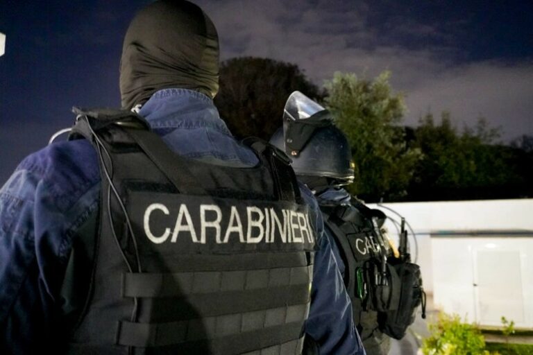Alba di Giustizia a Ostia: L'Operazione che ha Smantellato un Impero della Cocaina