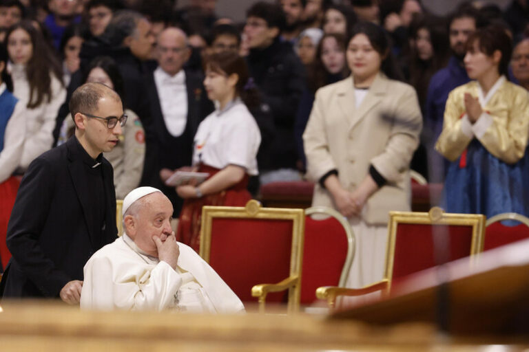 Medicina e Mercato: L'Appello del Papa alla Dignità Umana