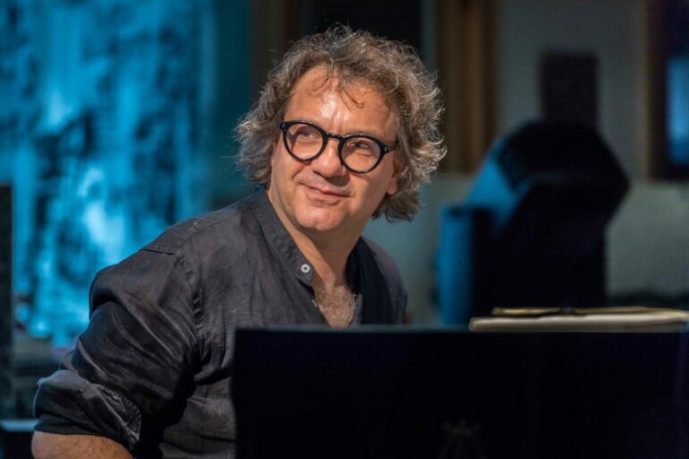 Quando il Cinema Incontra il Pianoforte: Il Ritorno Emotivo di Remo Anzovino