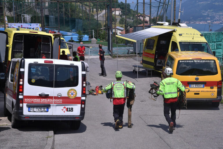 Dejà Vu Sotterraneo: Speleologa Risfida il Destino nella Stessa Grotta