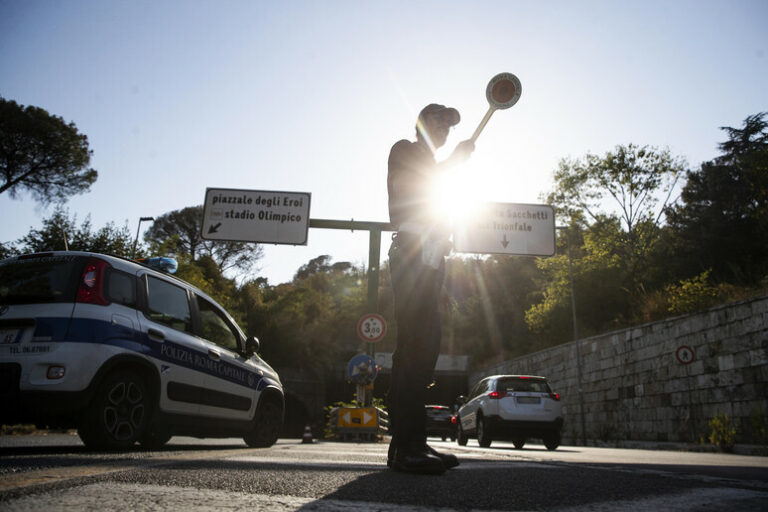 Tragedia al Tramonto: Pedone Perde la Vita in un Incidente Stradale a Roma