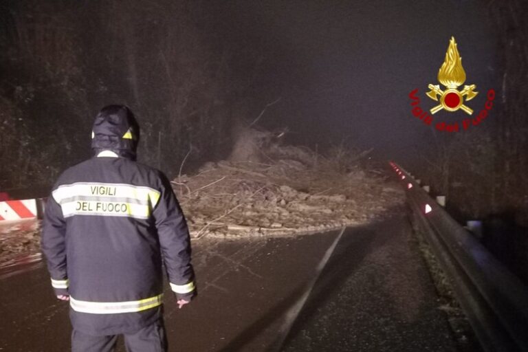 Terra e Tragedia: Auto Ingiusta Prey alla Frana Sulla Statale dei Giovi