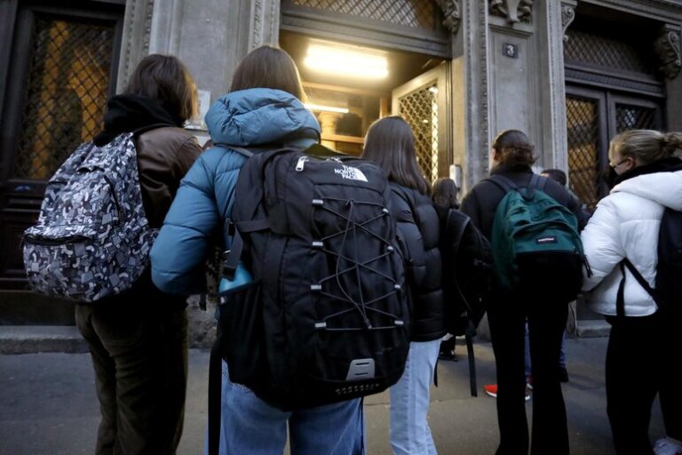 Insegnanti sotto assedio: la nuova proposta di legge promette arresti immediati per gli aggressori