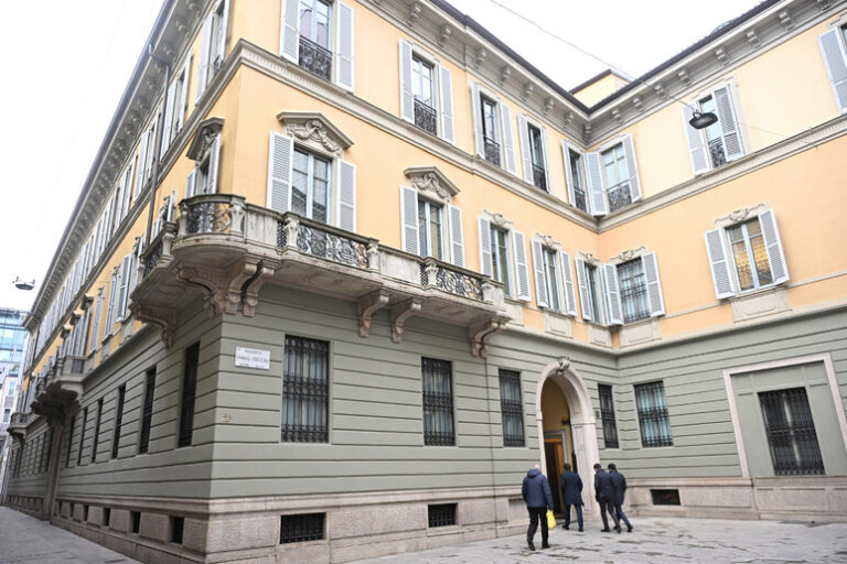 Mediobanca Spicca nel Semestre: Profitti in Aumento e Rivisione Ambiziosa del Piano 2026