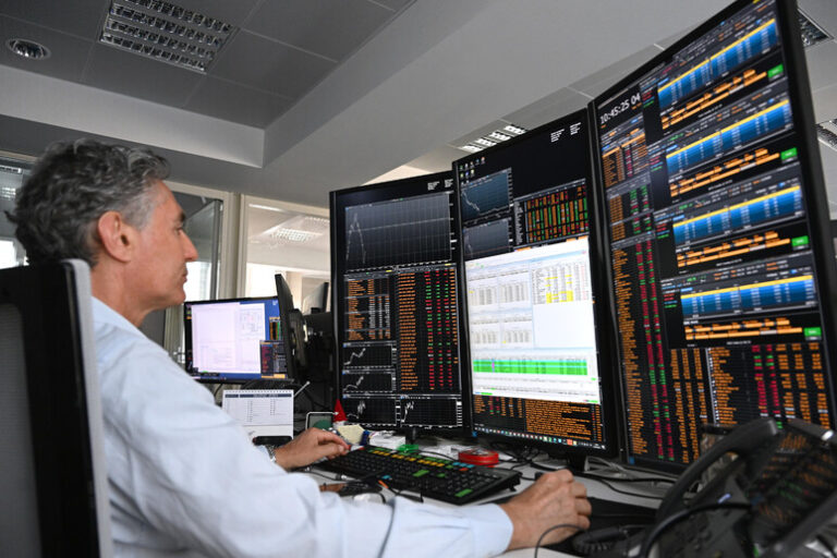 Milano in Festa: La Borsa Tocca Vette Mai Viste dal 2008, con Ferrari in Pole Position