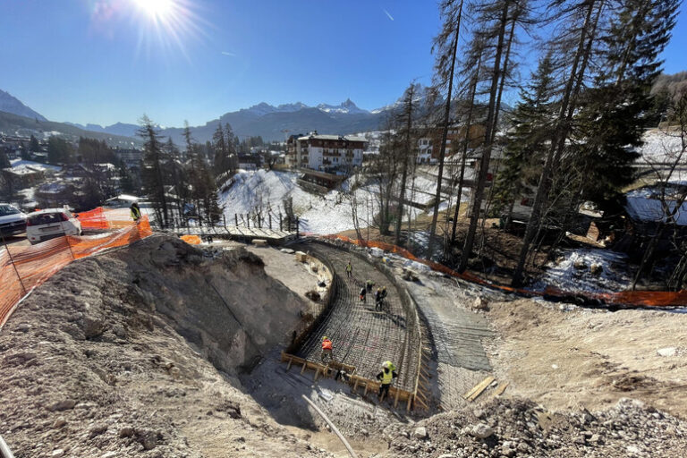 Pista da Bob di Cortina: Tra Sogni Olimpici e Incubi Logistici