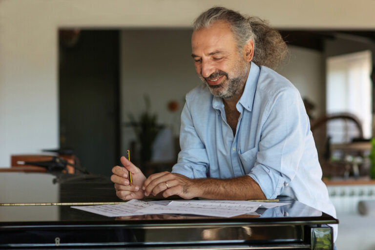 Quando la Musica Incontra la Solidarietà: Stefano Bollani in Concerto a Bologna