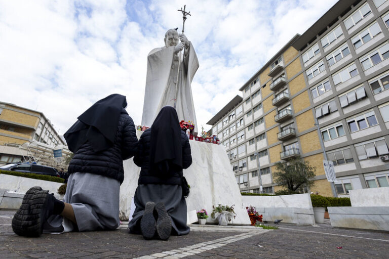 Tra Speranza e Preoccupazione: Il Delicato Stato di Salute del Papa