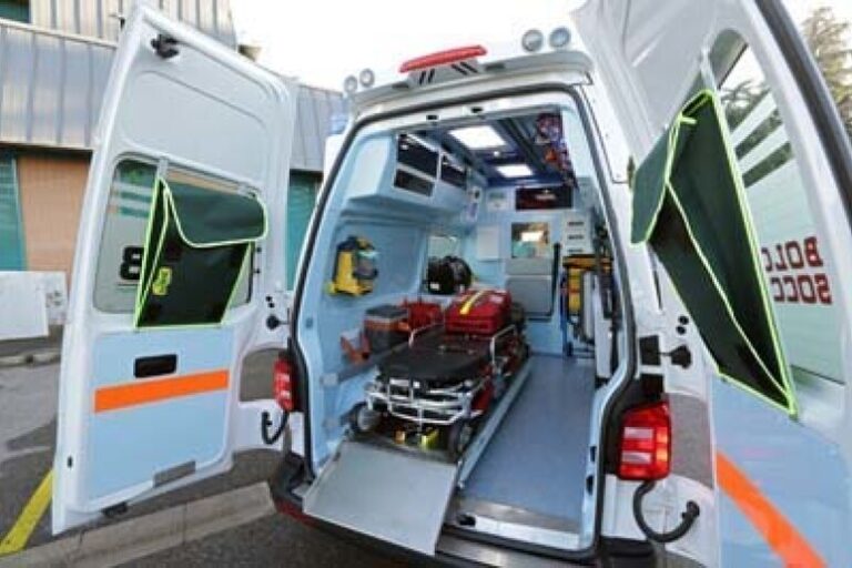 Tragedia Sfiorata a Trieste: Otto Migranti Intossicati nel Sonno