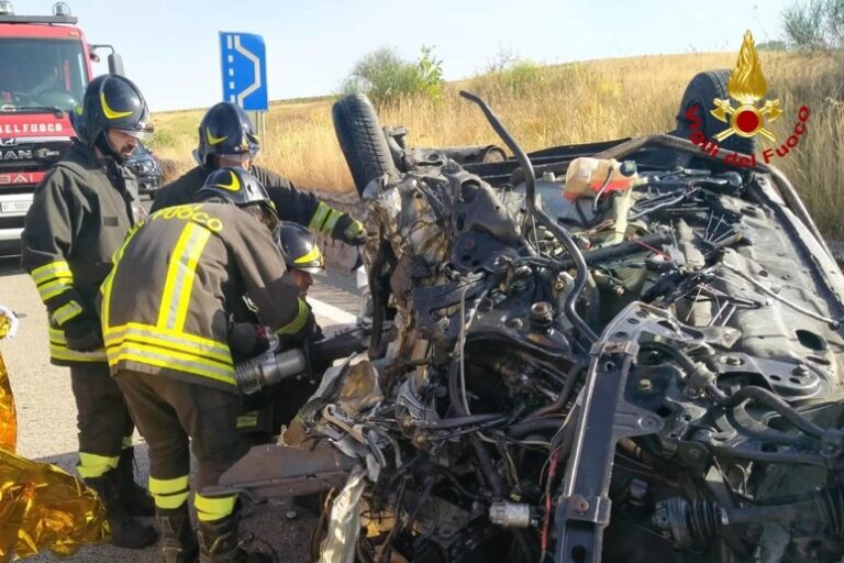 Tragedia all'Alba: Due Vite Spezzate in un Terribile Incidente nel Pavese