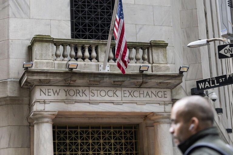 Wall Street Tira un Sospiro di Sollievo: Dazi Congelati e Mercati in Ripresa