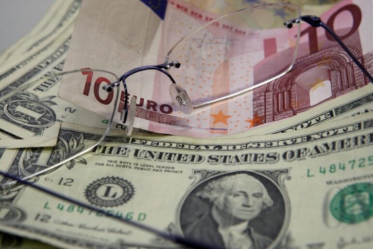 Danza dei Valori: L'Euro in Discesa Contro il Dollaro