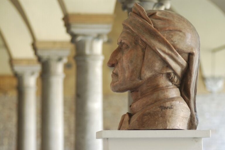 "L'Immortale Viaggio": Ravenna si Accende per il Dantedì