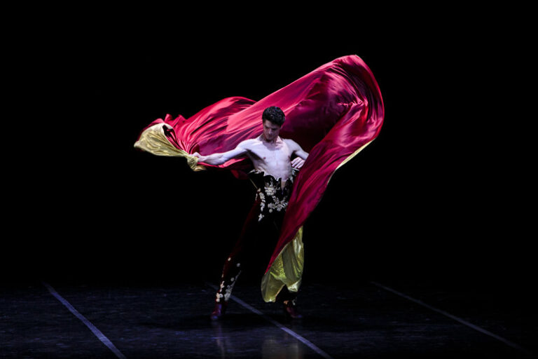 Sergio Bernal Incanta Bologna: Un Viaggio Tra Flamenco e Balletto