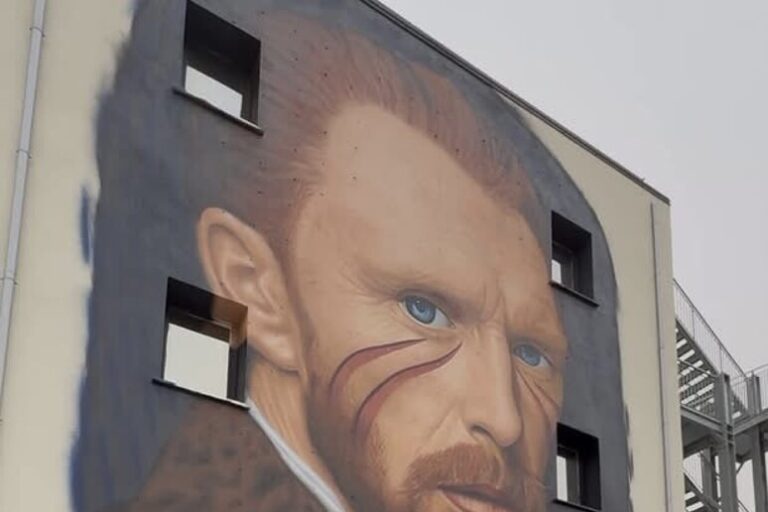 Un Colpo di Pennello per l'Umanità: Jorit e il Murale che Omaggia Van Gogh a Buonabitacolo