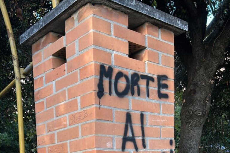 Vandalismo Rosso: Assalto alla Sede del PCI a Genova Prà