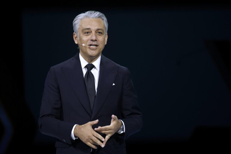 Cambio al Vertice: Luca de Meo Saluta Renault per Nuove Avventure