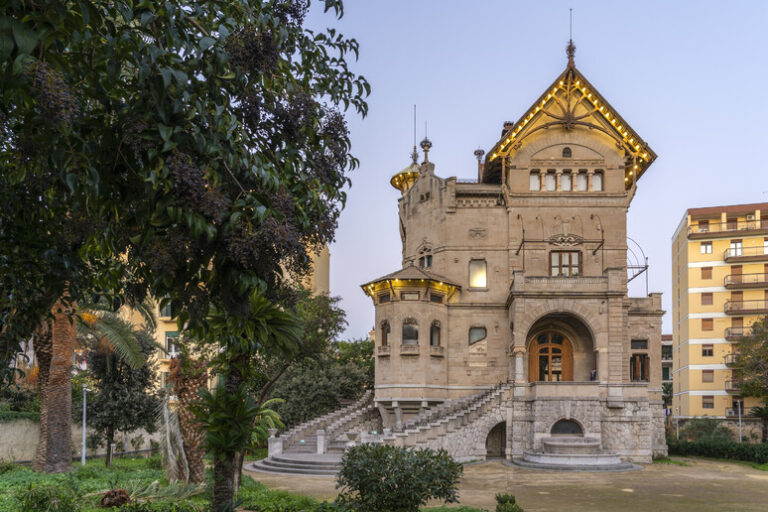 Sulle Ali della Storia: Un Viaggio nell'Art Nouveau Italiano